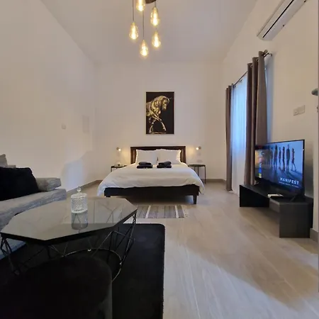 Royal Luxury Homes דירה